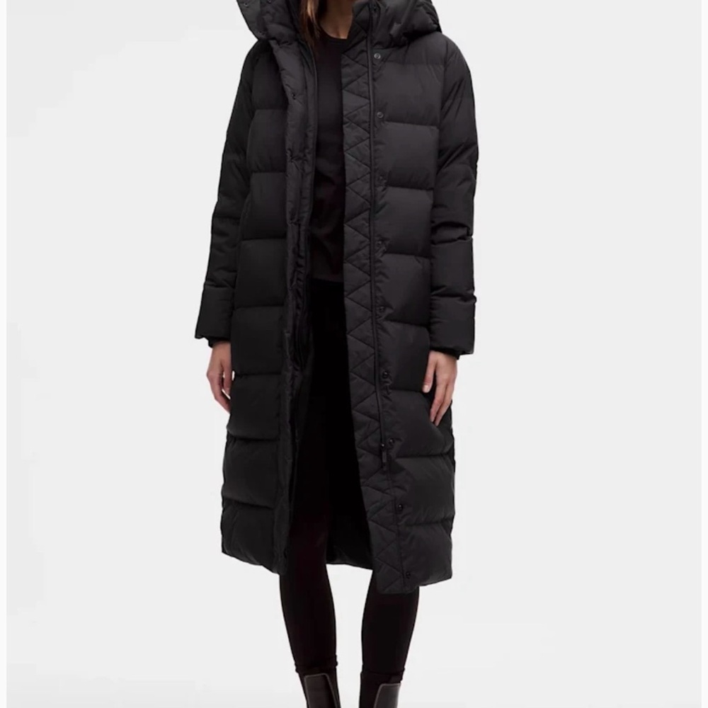 Lululemon Women’s Wunder Puff 600 Long Hooded Puffer Jacket in Black